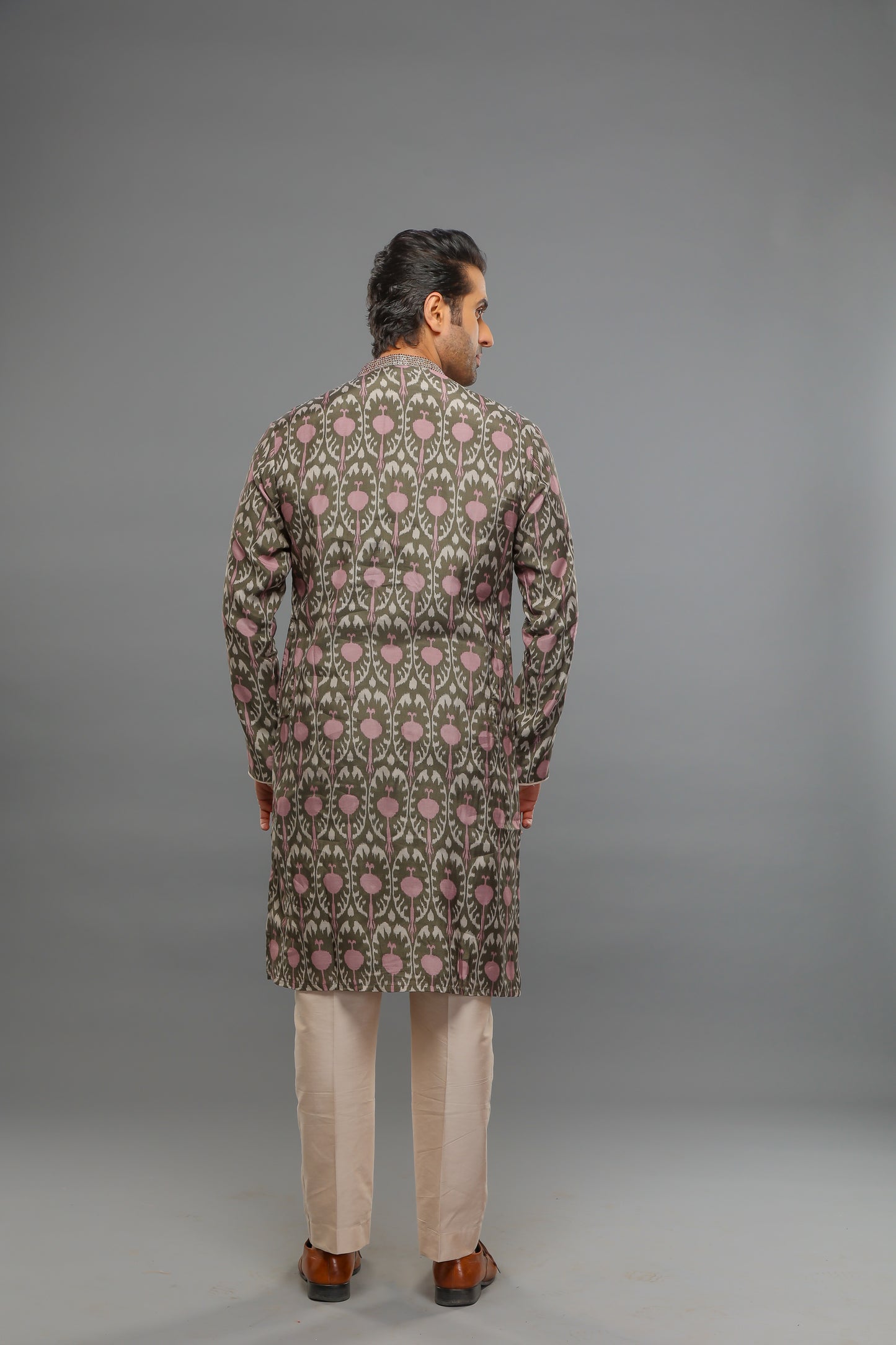 Grey Muslin Ikat Pattern Kurta With Pant